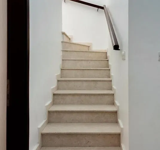 Laguna Sunrise By Ezoria Vila *