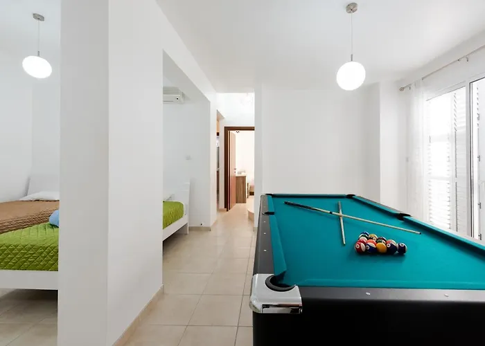 Laguna Sunrise By Ezoria Vila