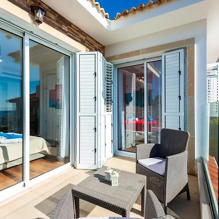 Laguna Sunrise By Ezoria Villa