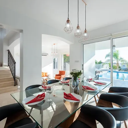 Laguna Sunrise By Ezoria Villa