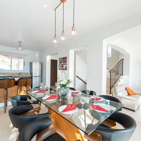 Laguna Sunrise By Ezoria Villa