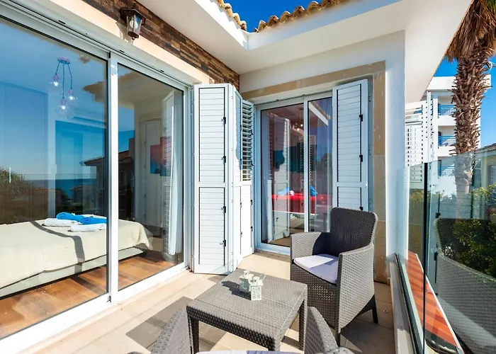 Laguna Sunrise By Ezoria Villa